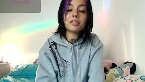 Snapshot of blue_tatuu1 chatting on December 10, 3:30 am Alice bleu for friends  online show from December 10, 3:30 am