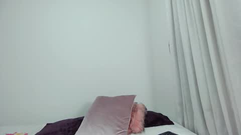 bluediamond_ online show from February 11, 3:21 am