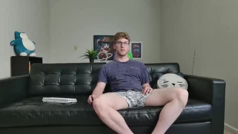 Snapshot of blueeyedtallguy chatting on September 20, 7:06 pm blueeyedtallguy online show from September 20, 7:06 pm