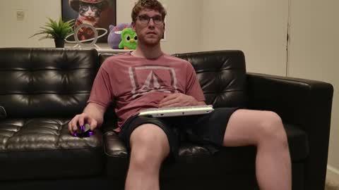 Snapshot of blueeyedtallguy chatting on October 8, 1:57 am blueeyedtallguy online show from October 8, 1:57 am