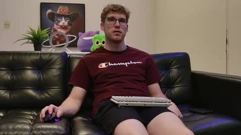 Snapshot of blueeyedtallguy chatting on September 30, 12:54 am blueeyedtallguy online show from September 30, 12:54 am