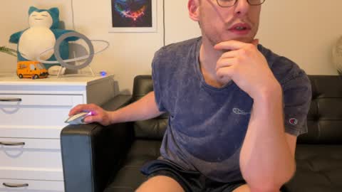 Snapshot of blueeyedtallguy chatting on December 26, 4:10 am blueeyedtallguy online show from December 26, 4:10 am