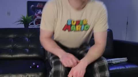 Snapshot of blueeyedtallguy chatting on October 25, 9:48 pm blueeyedtallguy online show from October 25, 9:48 pm