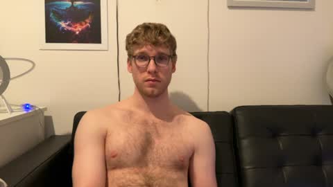 Snapshot of blueeyedtallguy chatting on December 9, 8:11 am blueeyedtallguy online show from December 9, 8:11 am