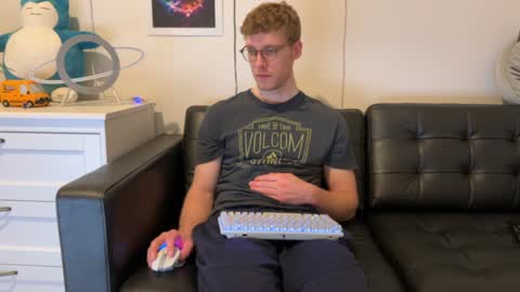 Snapshot of blueeyedtallguy chatting on January 10, 4:22 am blueeyedtallguy online show from January 10, 4:22 am