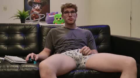 Snapshot of blueeyedtallguy chatting on October 1, 1:27 am blueeyedtallguy online show from October 1, 1:27 am