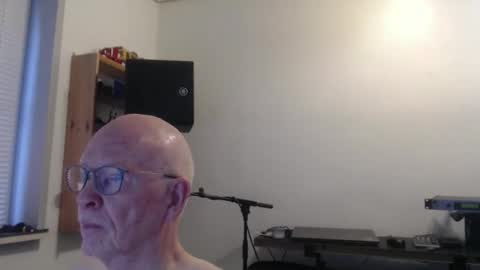 blueeyesn8 online show from December 22, 8:43 am