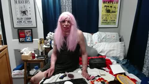 Snapshot of bobbiloosehole chatting on October 10, 3:01 am Bobbi online show from October 10, 3:01 am