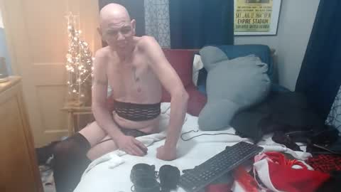 Snapshot of bobbiloosehole chatting on December 7, 7:49 pm Bobbi online show from December 7, 7:49 pm