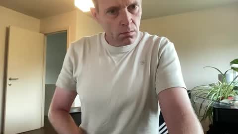 Snapshot of boegieboy76 chatting on October 17, 8:51 am ask me online show from October 17, 8:51 am