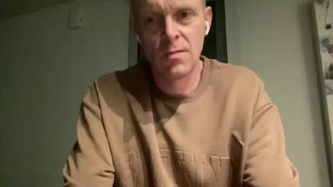 Snapshot of boegieboy76 chatting on October 5, 8:27 pm ask me online show from October 5, 8:27 pm