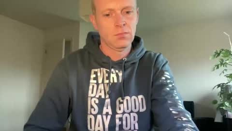 Snapshot of boegieboy76 chatting on December 30, 1:25 pm ask me online show from December 30, 1:25 pm