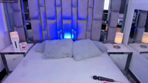 bonet_iris online show from March 26, 7:30 pm