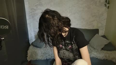 Jessy  Mark online show from April 4, 5:03 am