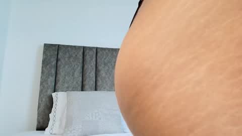 Snapshot of bonnie_bloom chatting on September 27, 6:11 am Bonnie online show from September 27, 6:11 am