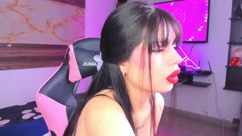 Snapshot of bonnie_bu chatting on October 8, 10:05 pm becky online show from October 8, 10:05 pm