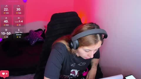 Bonnie Help me reach 500 likes online show from April 10, 12:05 am