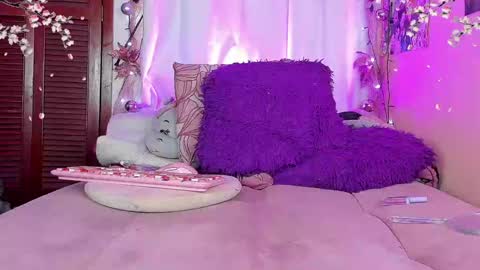Bonnie Yoshida online show from December 20, 2:48 pm