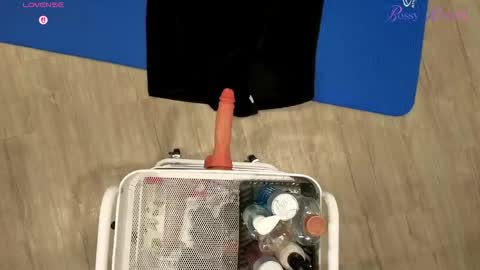 bossyroxy84 online show from April 10, 5:28 pm