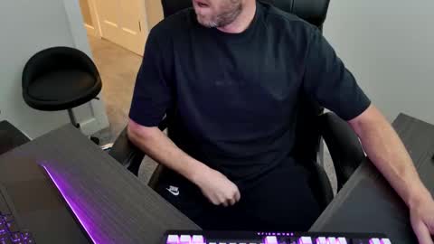 Snapshot of bostonmarine31 chatting on January 13, 6:27 pm bostonmarine31 online show from January 13, 6:27 pm