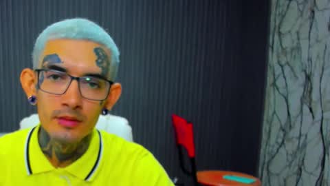 boy_tatto77 online show from December 17, 8:26 pm