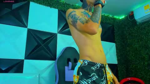 boy_tatto77 online show from March 19, 1:05 pm