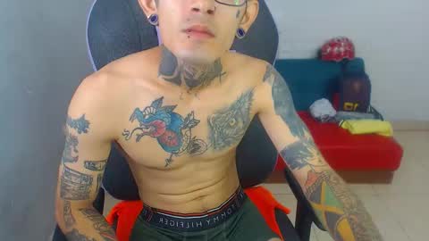 boy_tatto77 online show from January 6, 6:01 pm