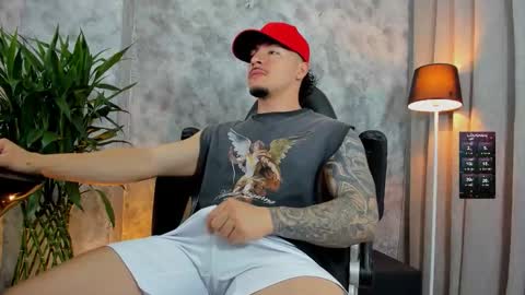 boyc02_ online show from November 22, 10:07 pm