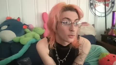 Snapshot of boywithbug chatting on February 4, 8:28 pm boywithbug online show from February 4, 8:28 pm