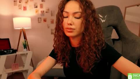 Snapshot of branchwithflowers chatting on October 22, 12:18 pm Lilly online show from October 22, 12:18 pm