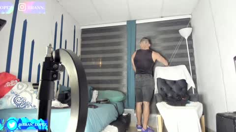 Snapshot of branfonhot chatting on February 7, 9:37 am Instagram             twitter BRAN LOPEZ  online show from February 7, 9:37 am