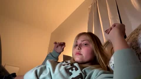 Breezyxlove online show from April 17, 2:25 am