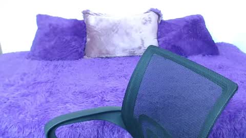Snapshot of brendasantos_77 chatting on October 23, 5:14 pm brendasantos_77 online show from October 23, 5:14 pm