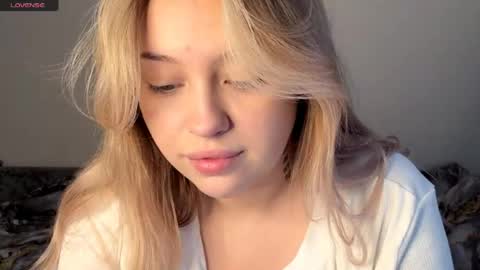 Mia   online show from April 18, 9:11 am