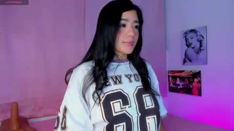 Snapshot of briana11_ chatting on October 6, 7:04 am briana11_ online show from October 6, 7:04 am