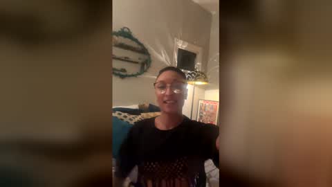 briellenicole22204890 online show from April 12, 5:44 am