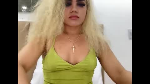 Snapshot of brithneysquirt chatting on October 22, 7:22 am brithneysquirt online show from October 22, 7:22 am