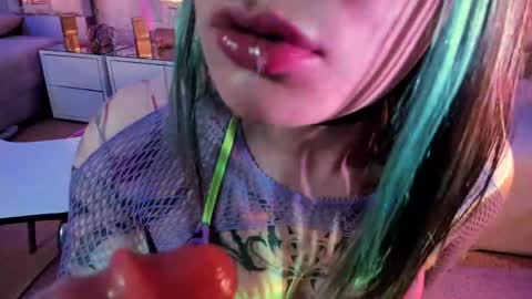     online show from April 25, 2:58 pm