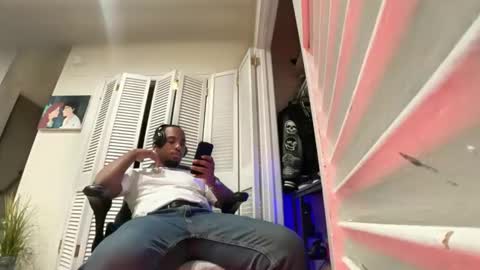 Brownskinshortyy online show from April 12, 1:53 am