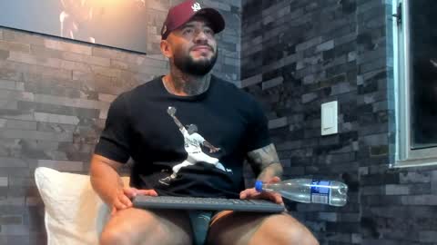 brucedallas online show from April 4, 2:07 am