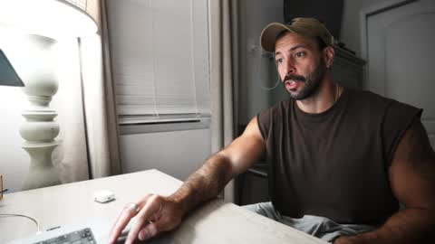 Snapshot of brucestryker chatting on October 1, 2:43 am onlyfans BRUCESTRYKER online show from October 1, 2:43 am