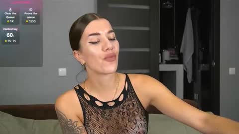 Snapshot of brunette_from_the_moon chatting on October 2, 7:45 pm Alice online show from October 2, 7:45 pm