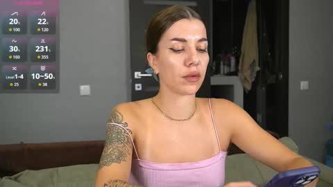 Snapshot of brunette_from_the_moon chatting on October 11, 8:12 pm Alice online show from October 11, 8:12 pm