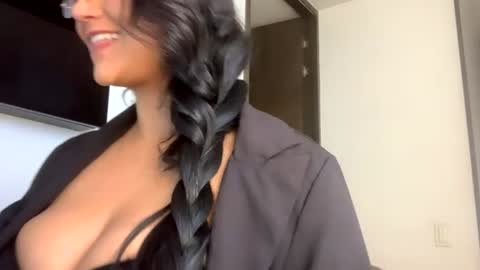 BRUNETTE DIAMOND  online show from August 5, 12:57 pm