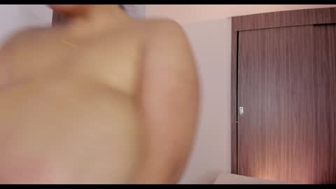 Snapshot of brunnahart chatting on December 12, 2:37 am online show from December 12, 2:37 am