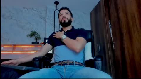 Andres Suarez online show from March 2, 2:08 am