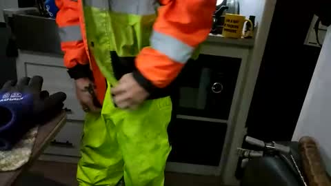 Steve... aka SkinnieDippin aka TimberTramp online show from December 21, 9:21 pm