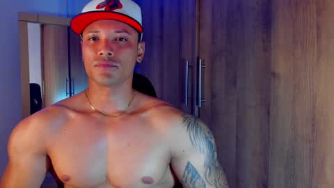 Snapshot of bryan_boy_ chatting on December 6, 2:08 am bryan online show from December 6, 2:08 am