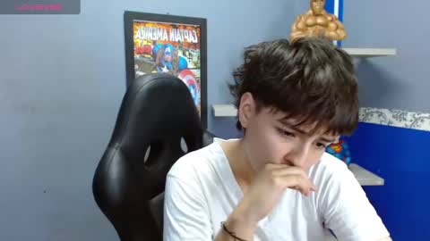 Snapshot of bryce_evans chatting on January 21, 6:55 pm B R Y C E  online show from January 21, 6:55 pm