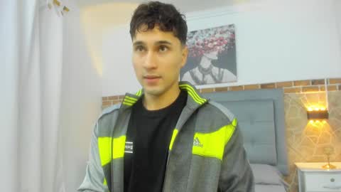 Snapshot of buddy_whitte chatting on February 16, 11:27 am Buddy Whitte online show from February 16, 11:27 am